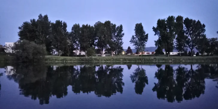 Okružná plavba po Váhu, romantika pre dvoch aj vyhliadková plavba pre 12 osôb