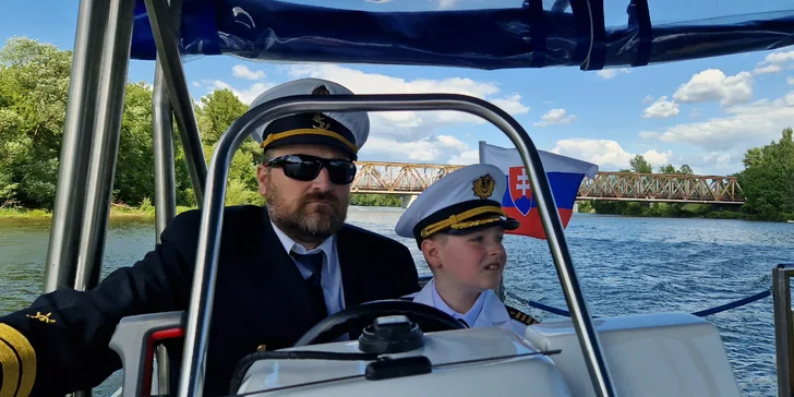 Okružná plavba po Váhu, romantika pre dvoch aj vyhliadková plavba pre 12 osôb