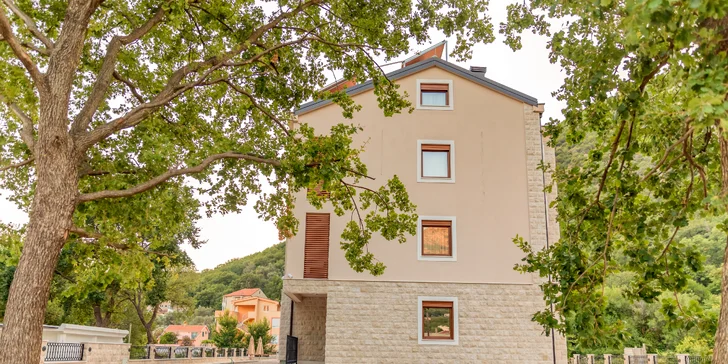 Luxusné apartmány v Petrovaci: vonkajší bazén, skvelá poloha kúsok od pláže