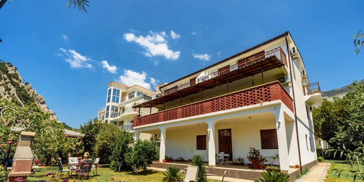 Dovolenka v Čiernej Hore: vybavené apartmány kúsok od mora až pre 5 osôb