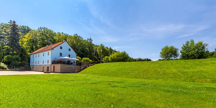 Pobyt s raňajkami a privátnym wellness v historickom mlyne pri rybníku v Železných horách