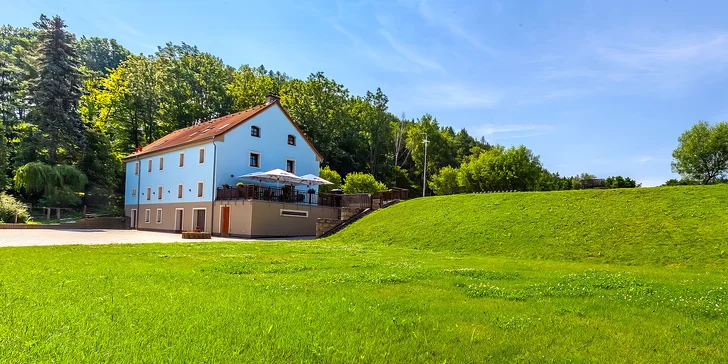 Pobyt s raňajkami a privátnym wellness v historickom mlyne pri rybníku v Železných horách