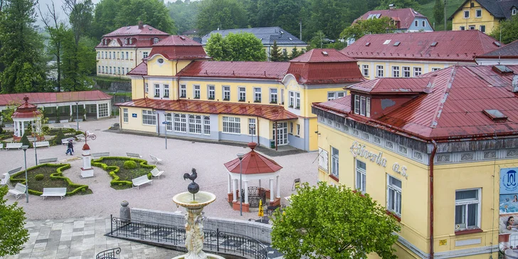 Oddych v kúpeľoch Libverda priamo na kolonáde: možnosť stravovania aj wellness