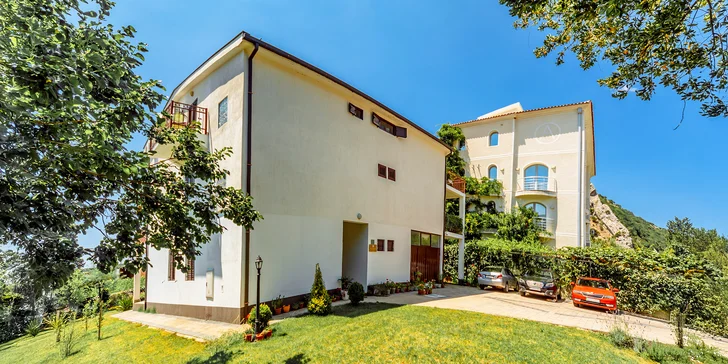 Dovolenka v Čiernej Hore: vybavené apartmány kúsok od mora až pre 5 osôb