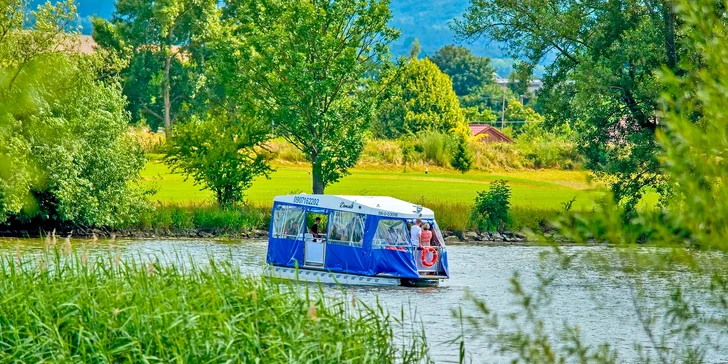Okružná plavba po Váhu, romantika pre dvoch aj vyhliadková plavba pre 12 osôb