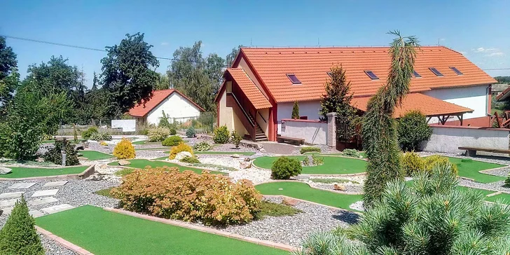 Aktívna dovolenka v CHKO Železné hory: raňajky alebo polpenzia, minigolf aj wellness a množstvo výletov