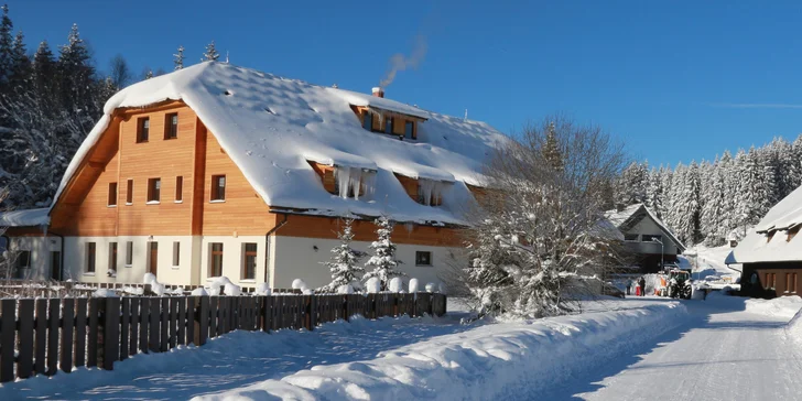 Pobyt v príjemnej chate v srdci Šumavy: polpenzia aj káva a zákusok