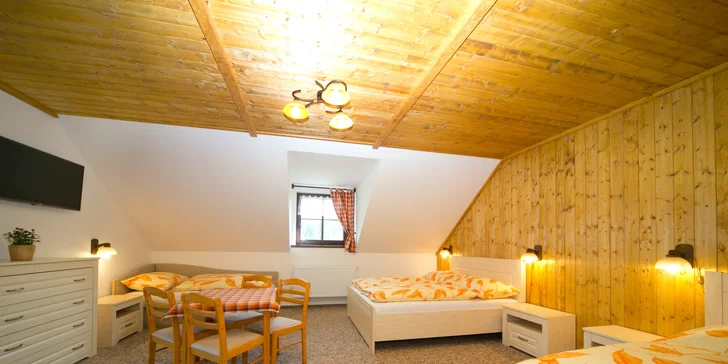 Pobyt v príjemnej chate v srdci Šumavy: polpenzia aj káva a zákusok