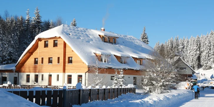 Pobyt v príjemnej chate v srdci Šumavy: polpenzia aj káva a zákusok