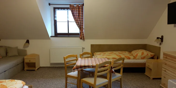 Pobyt v príjemnej chate v srdci Šumavy: polpenzia aj káva a zákusok