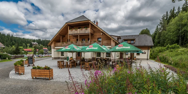 Pobyt v príjemnej chate v srdci Šumavy: polpenzia aj káva a zákusok