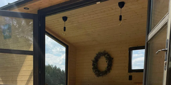 Moderný tiny house na Křivoklátsku, 11 km od Lán, možnosť dokúpenia raňajok
