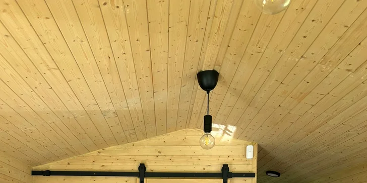 Moderný tiny house na Křivoklátsku, 11 km od Lán, možnosť dokúpenia raňajok