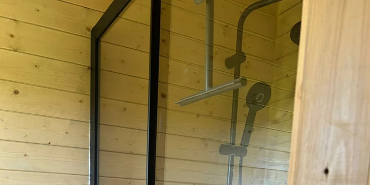 Moderný tiny house na Křivoklátsku, 11 km od Lán, možnosť dokúpenia raňajok