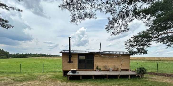 Moderný tiny house na Křivoklátsku, 11 km od Lán, možnosť dokúpenia raňajok