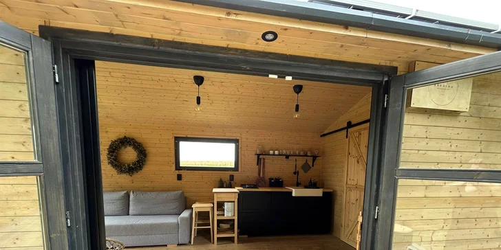 Moderný tiny house na Křivoklátsku, 11 km od Lán, možnosť dokúpenia raňajok