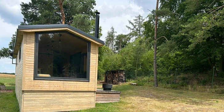 Moderný tiny house na Křivoklátsku, 11 km od Lán, možnosť dokúpenia raňajok