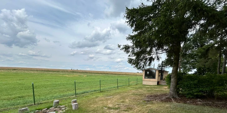Moderný tiny house na Křivoklátsku, 11 km od Lán, možnosť dokúpenia raňajok
