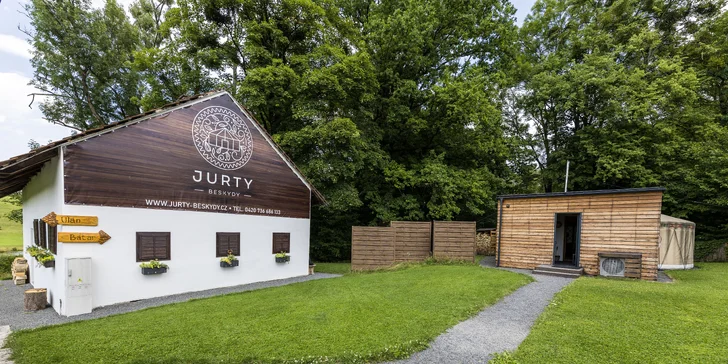 Relax na úpätí Beskýd: pobyt v modernej jurte s privátnou saunou a raňajkami až pre 4 osoby