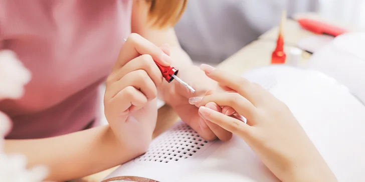 SPA procedúry, gél lak, rôzne druhy manikúry, gélové nechty či darčeková poukážka v hodnote 40 €
