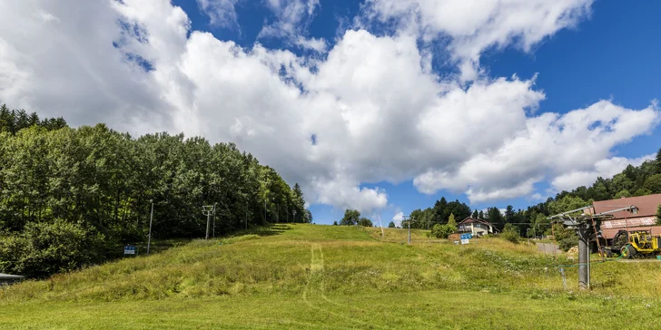 Dovolenka v Krkonošiach: hotel so stravou blízko lyžiarskeho areálu a turistických trás