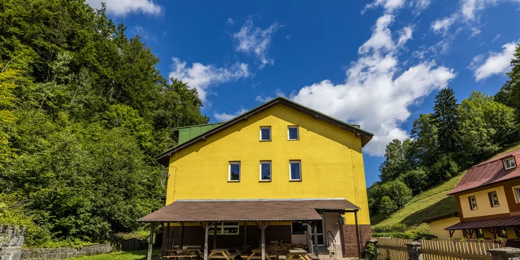 Dovolenka v Krkonošiach: hotel so stravou blízko lyžiarskeho areálu a turistických trás