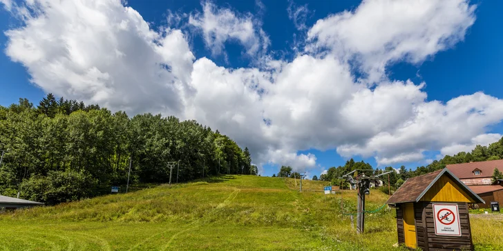 Dovolenka v Krkonošiach: hotel so stravou blízko lyžiarskeho areálu a turistických trás