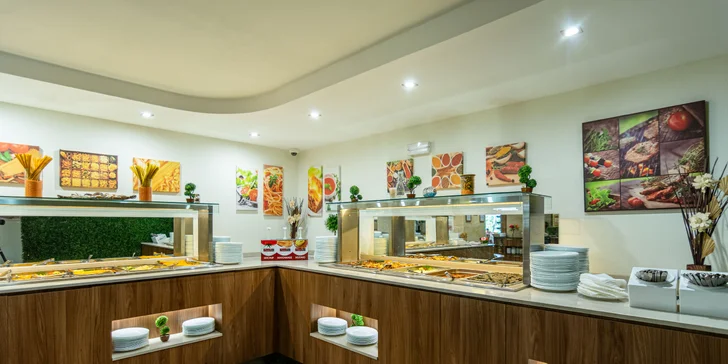 Rodinná dovolenka v Bulharsku: hotel 500 m od mora, animačný program, nový aquapark, 2 deti zdarma