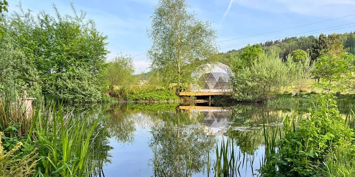 Glamping s rybníkom a horúcim kúpeľom na severe Čiech: ubytovanie až pre 6 osôb