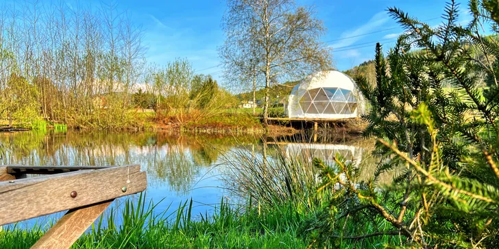 Glamping s rybníkom a horúcim kúpeľom na severe Čiech: ubytovanie až pre 6 osôb
