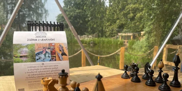 Glamping s rybníkom a horúcim kúpeľom na severe Čiech: ubytovanie až pre 6 osôb