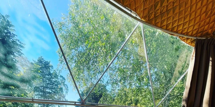 Glamping s rybníkom a horúcim kúpeľom na severe Čiech: ubytovanie až pre 6 osôb