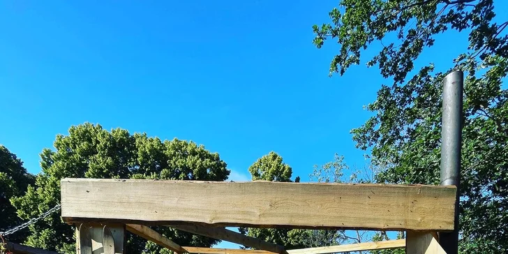 Glamping s rybníkom a horúcim kúpeľom na severe Čiech: ubytovanie až pre 6 osôb