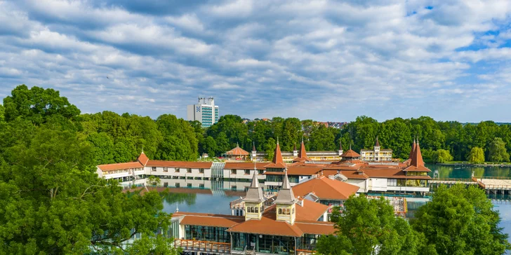 Wellness pobyt so vstupom do termálneho jazera Hévíz, polpenziou a masážou