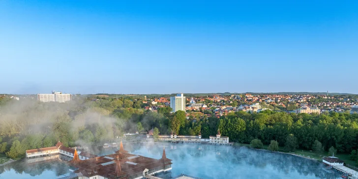 Wellness pobyt so vstupom do termálneho jazera Hévíz, polpenziou a masážou