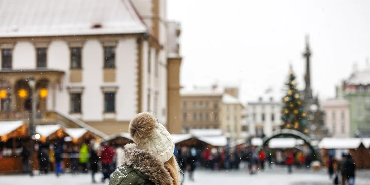 Zažite čarovnú atmosféru na vianočných trhoch v Olomouci: pamiatky a originálny Norimberský punč