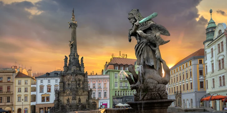 Zažite čarovnú atmosféru na vianočných trhoch v Olomouci: pamiatky a originálny Norimberský punč
