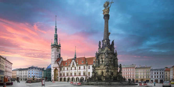 Zažite čarovnú atmosféru na vianočných trhoch v Olomouci: pamiatky a originálny Norimberský punč