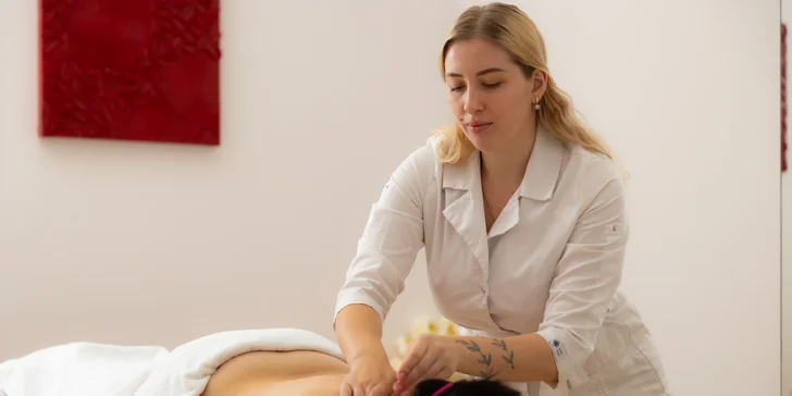 Anticelulitídna, lymfodrenážna či relaxačná masáž aj tejpovanie