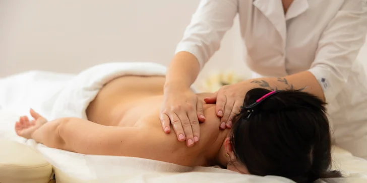 Anticelulitídna, lymfodrenážna či relaxačná masáž aj tejpovanie