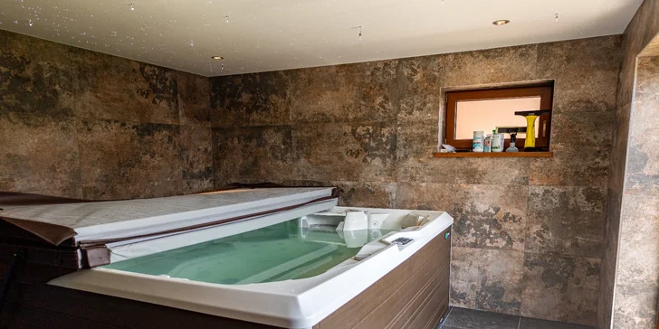 Historická kúria na skok od Slnečných jazier s možnosťou polpenzie a privátneho wellness