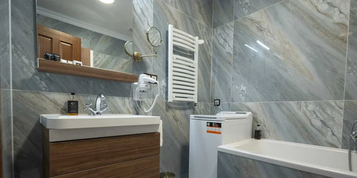 Historická kúria na skok od Slnečných jazier s možnosťou polpenzie a privátneho wellness