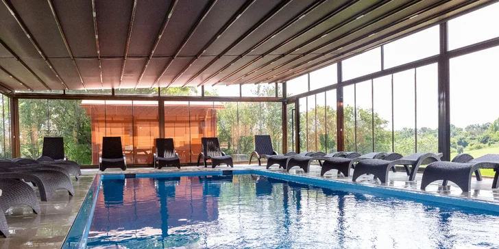 Historická kúria na skok od Slnečných jazier s možnosťou polpenzie a privátneho wellness