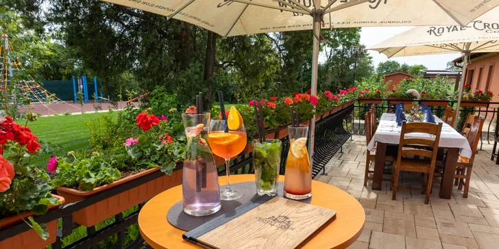 Historická kúria na skok od Slnečných jazier s možnosťou polpenzie a privátneho wellness