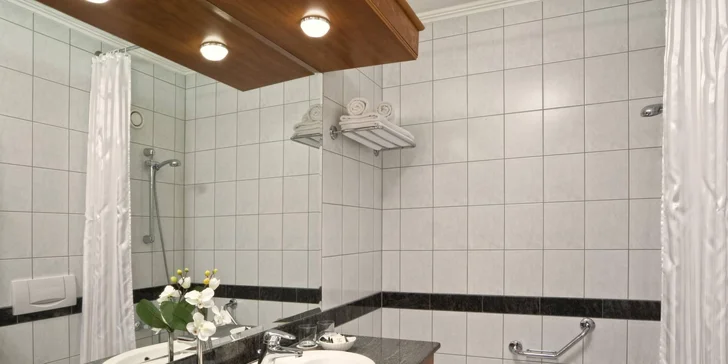 Pobyt v kúpeľoch Hévíz: 4* hotel s polpenziou a wellness, vstup do kúpeľov