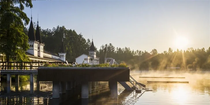 Pobyt v kúpeľoch Hévíz: 4* hotel s polpenziou a wellness, vstup do kúpeľov