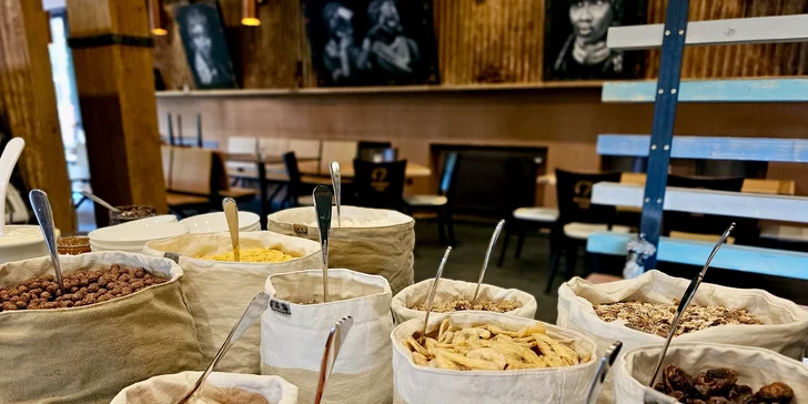 Afrika vo Dvore Kráľovej: bungalov v kempe, raňajky, neobmedzený vstup do safari aj vírivka