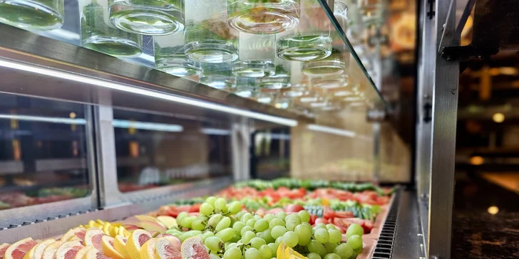 Afrika vo Dvore Kráľovej: bungalov v kempe, raňajky, neobmedzený vstup do safari aj vírivka