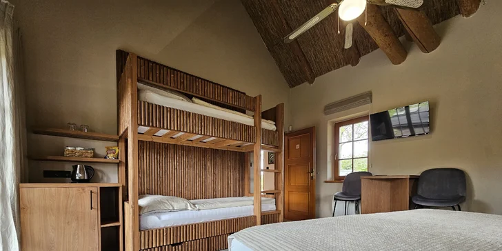 Afrika vo Dvore Kráľovej: bungalov v kempe, raňajky, neobmedzený vstup do safari aj vírivka