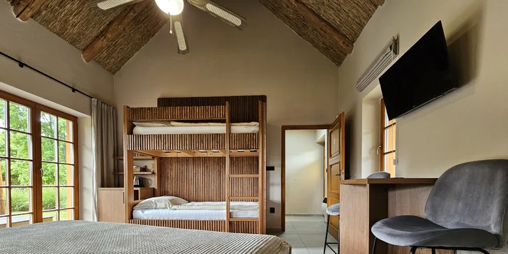 Afrika vo Dvore Kráľovej: bungalov v kempe, raňajky, neobmedzený vstup do safari aj vírivka